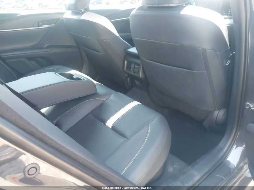Toyota Camry 80 Hybrid SE 2024