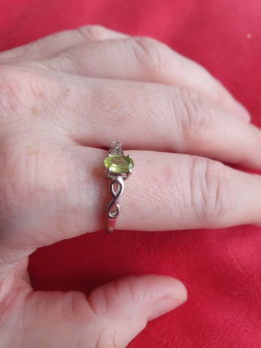 Pierścionek srebro 925 z naturalnym oliwinem perydot
