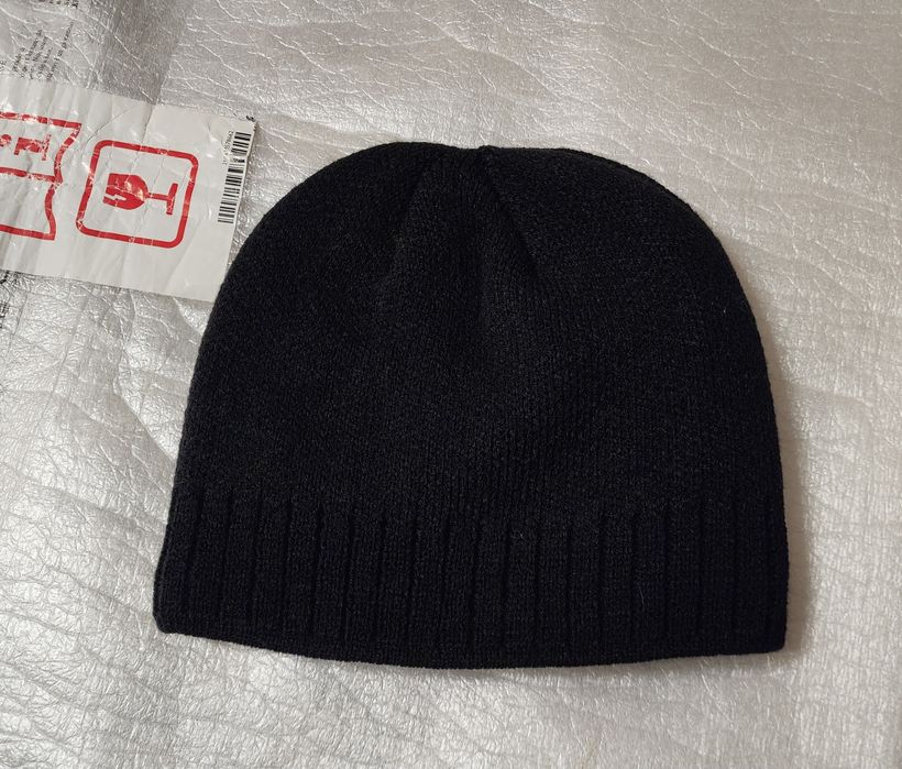 Шапка класическая. Теплая. Новая.