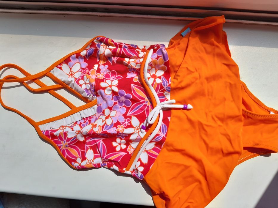 Купальник на девочку в отличном состоянии.