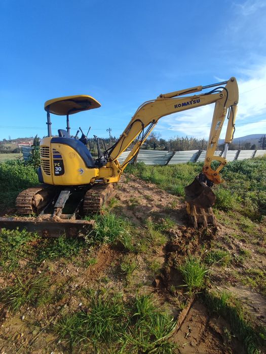 Komatsu pc30 3 toneladas