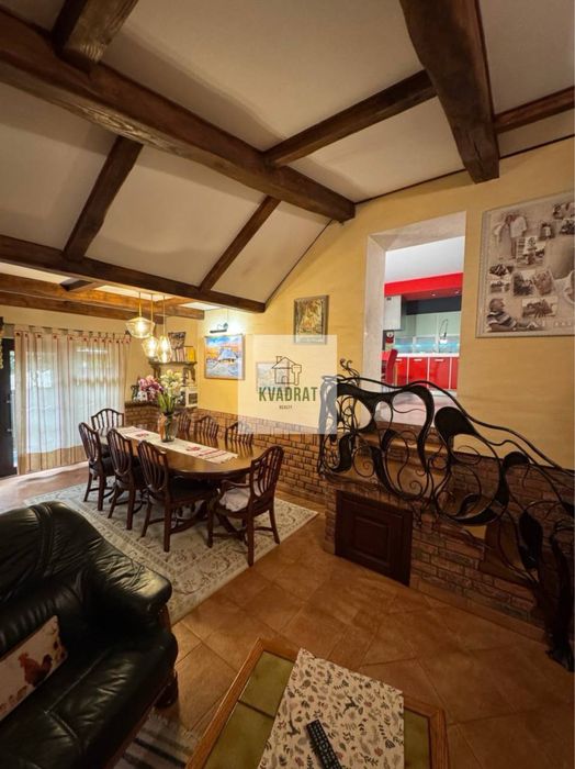 Продам стильний котедж в престижному районі міста