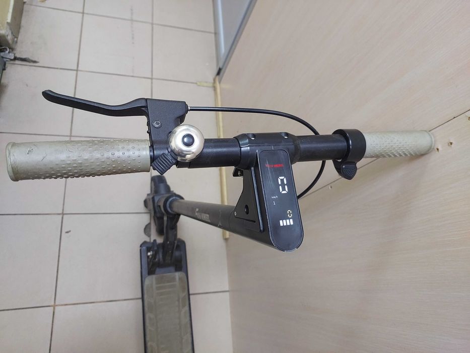 Електросамокат 5th Wheel M2