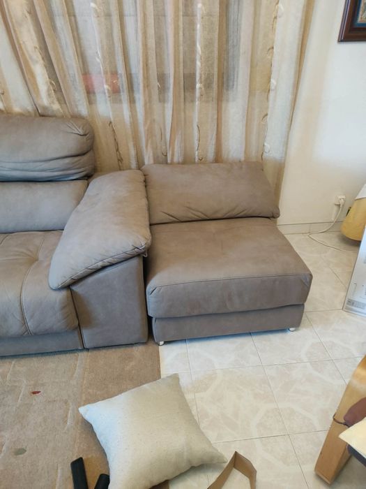 Sofá Modular Extensível Bege + Pouf Grande + 2 Pufs Pequenos (Excelente Estado)