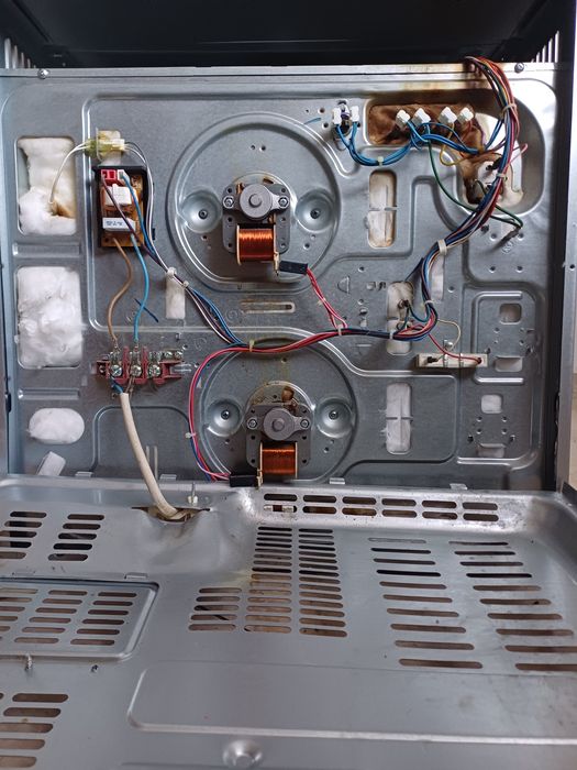 Продам духовку неробочому стані скоріш всього тре замінити тени кого