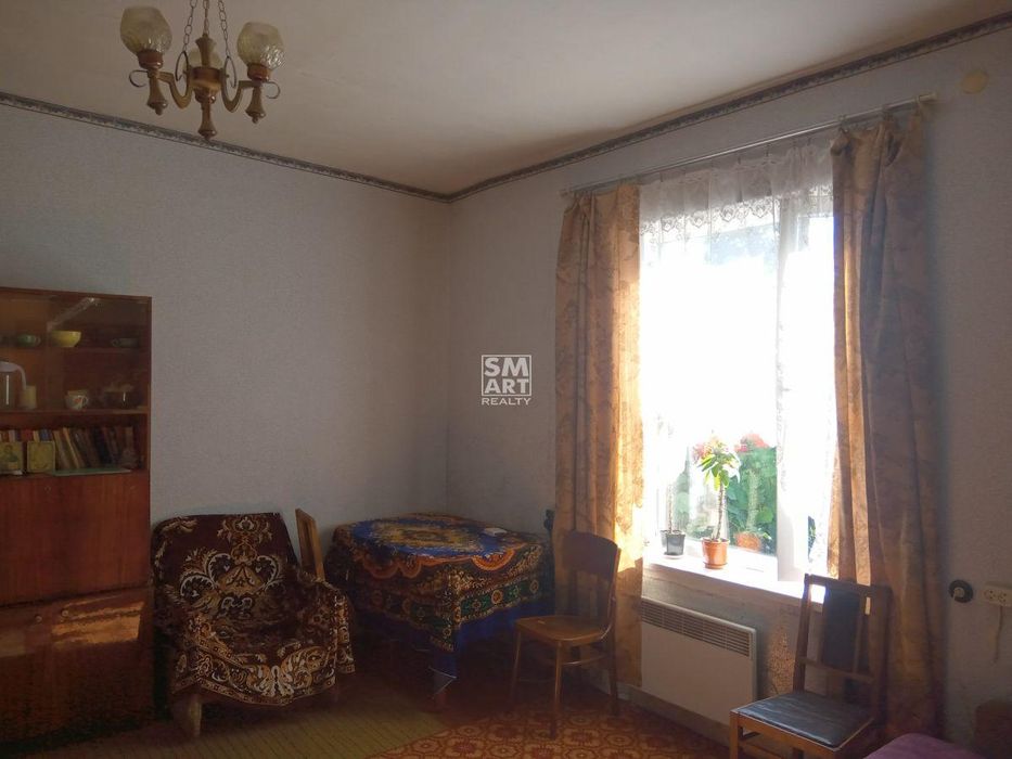 Продаю 1 кімнатну простору квартиру 34 м  у Фастові.