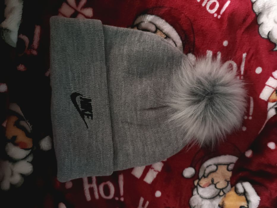 Czapka zimowa szara futrzany pompon