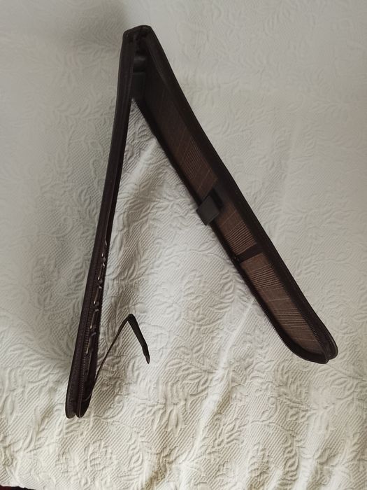 Porta gravatas em pele e forro tecido