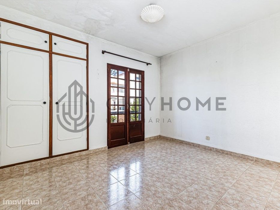 Moradia T2 +1 com garagem e espaço exterior
