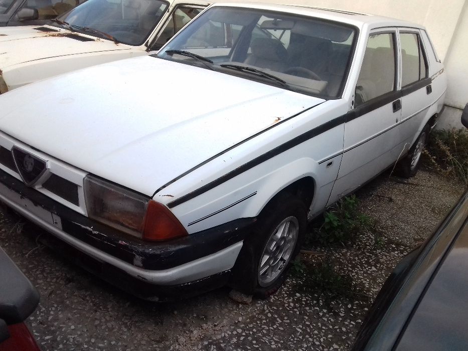 Alfa Romeo 75 - peças.