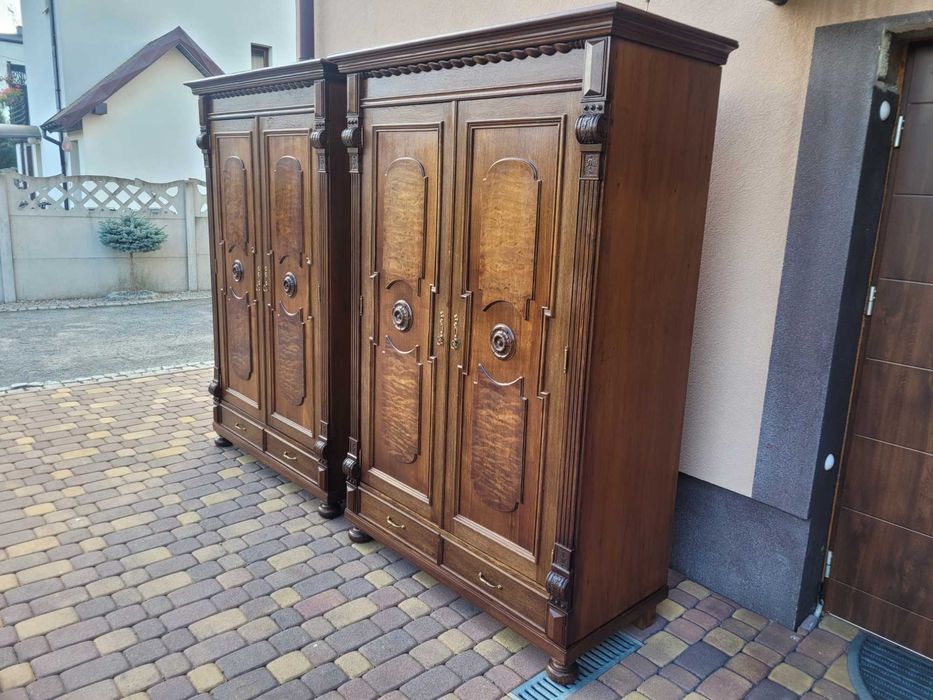 Dwie Piękne Szafy Eklektyczne Orzech