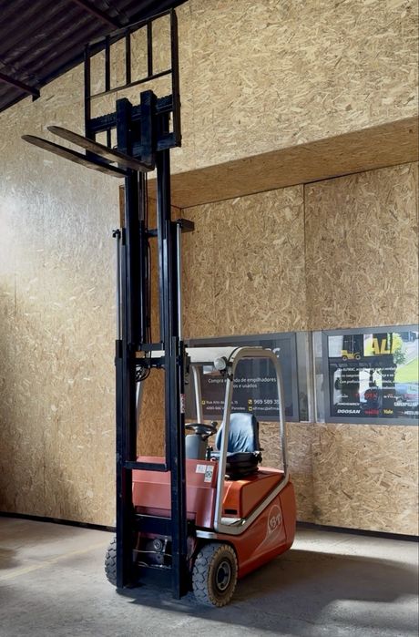 Empilhador elétrico Toyota/BT triplex 1500kg