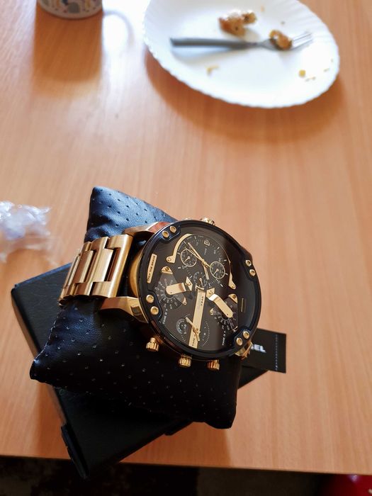 Relogio diesel  dourado original na caixa
