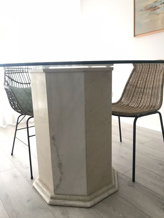 Vendo mesa de vidro com pé em mármore