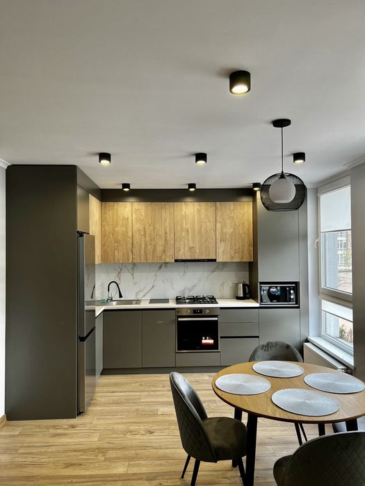 Подобово!2-х кімнатна квартира . Центр.вул. Коновальця 37