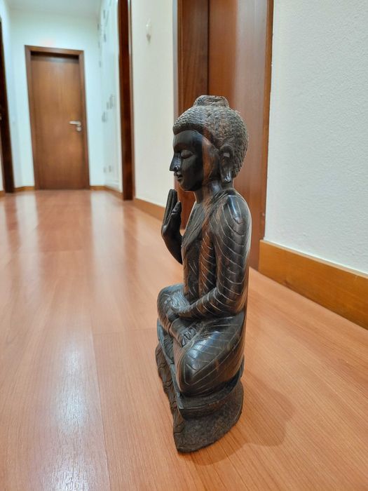 Budha preto decoração