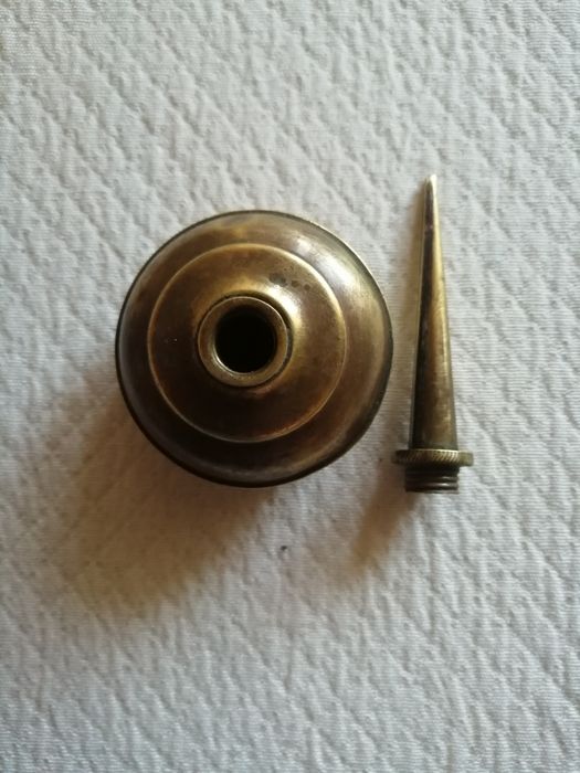 Almentolia antiga em latão