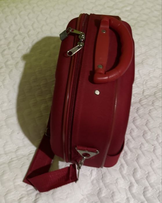 Mala pequena vermelha