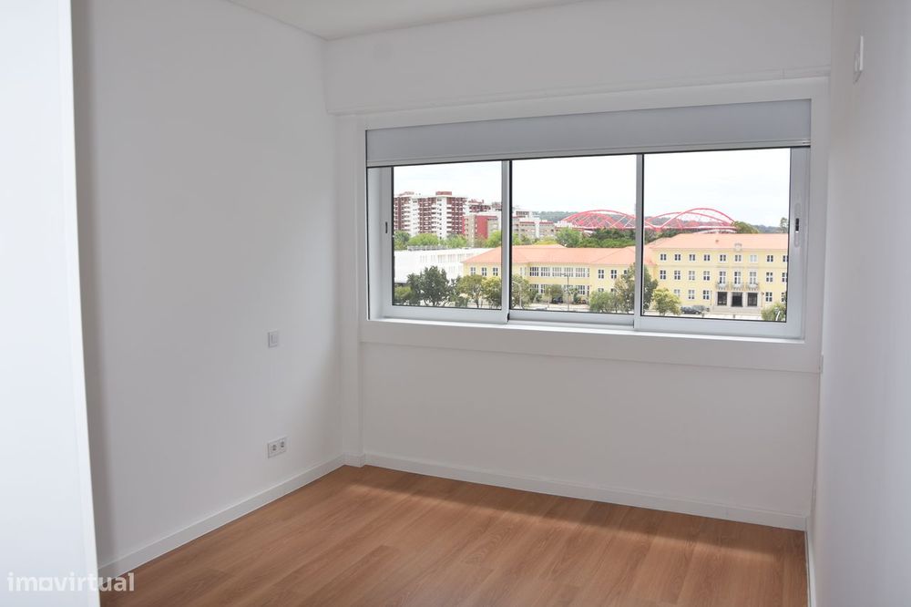 Apartamento T2 com 2  muito luminoso em Carnide