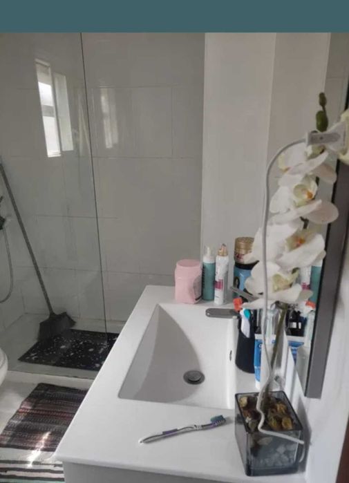 Quarto tranquilo c/ varanda, bastante ensolarado– ambiente familia