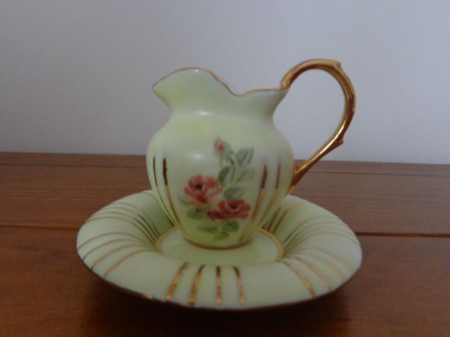 Jarro com prato, pintura em porcelana