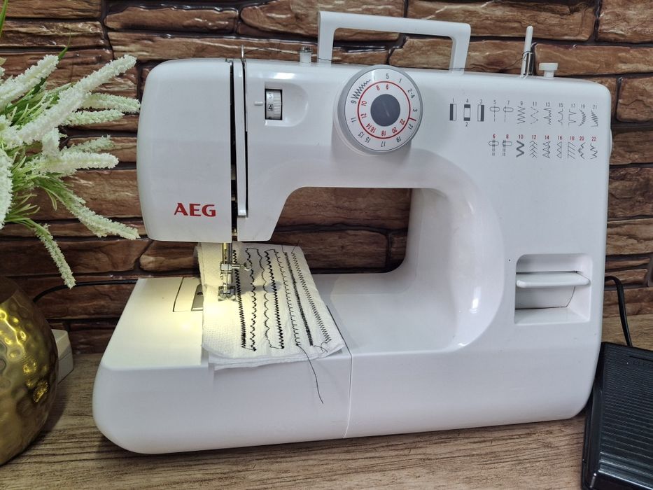 Do ciężkiego I lekkiego szycia maszyna AEG