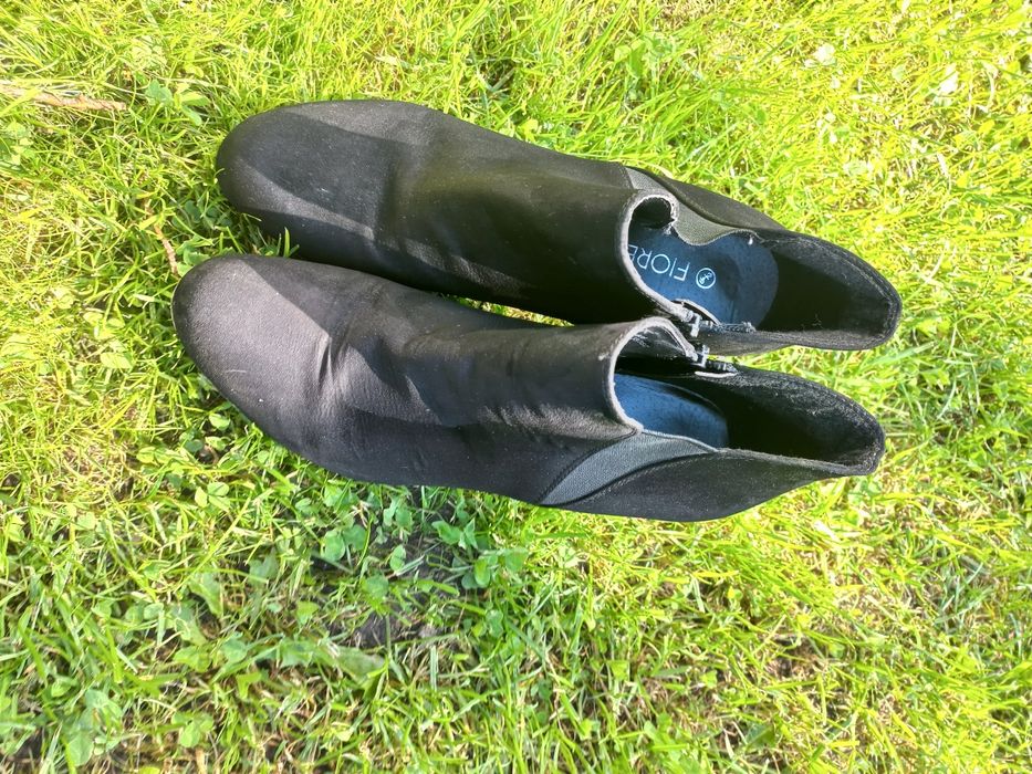 Buty jesienne zamszowe na obcasie rozmar 39iar 39