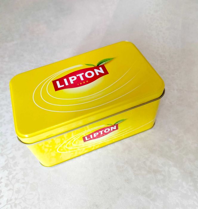 Puszka Lipton na herbatę