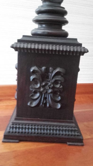 Par de colunas antigas
Dimensões: ( largura x altura) 24cm x 1.2m