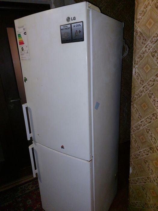 Холодильник 2-х камерный LG NoFrost (сухая заморозка) .