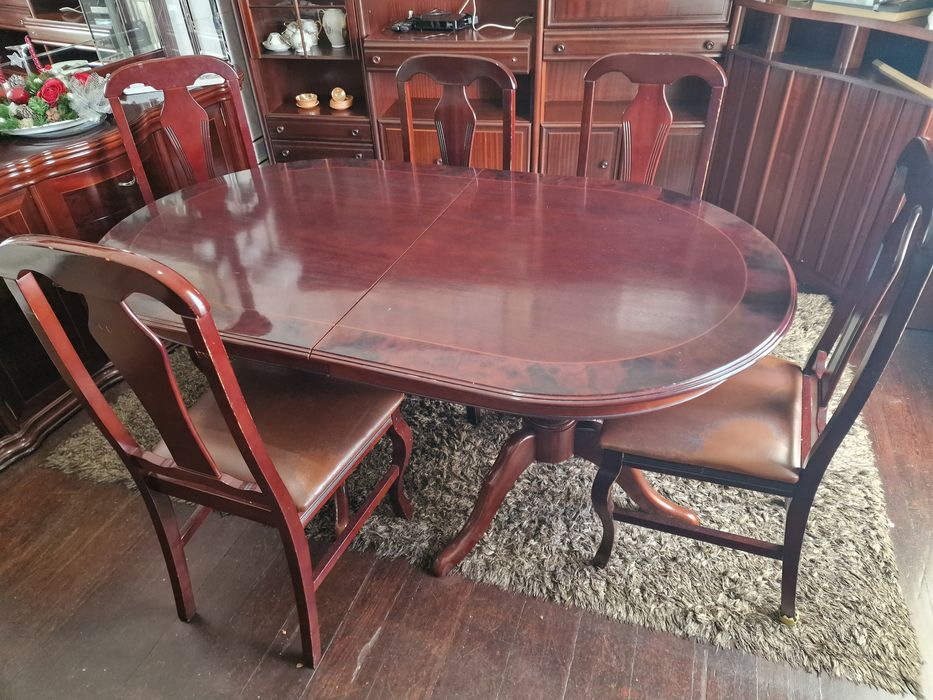 Mesa de sala com 6 cadeiras