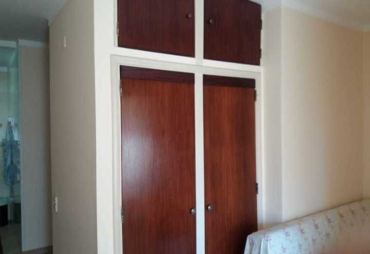 Alugo ao ano apartamento t1 em Quarteira