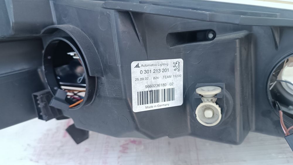 Vendo faróis de Peugeot 407 ano 2005/10 xenon