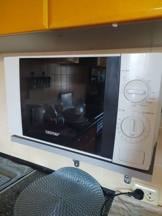 Мікрохвильова піч Zelmer повністю робочя гриль 700 ват