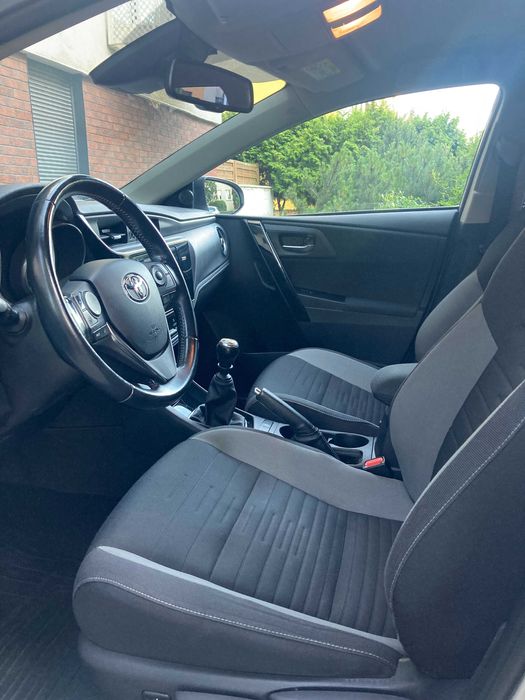 Toyota Auris II 1.6 Premium Kombi