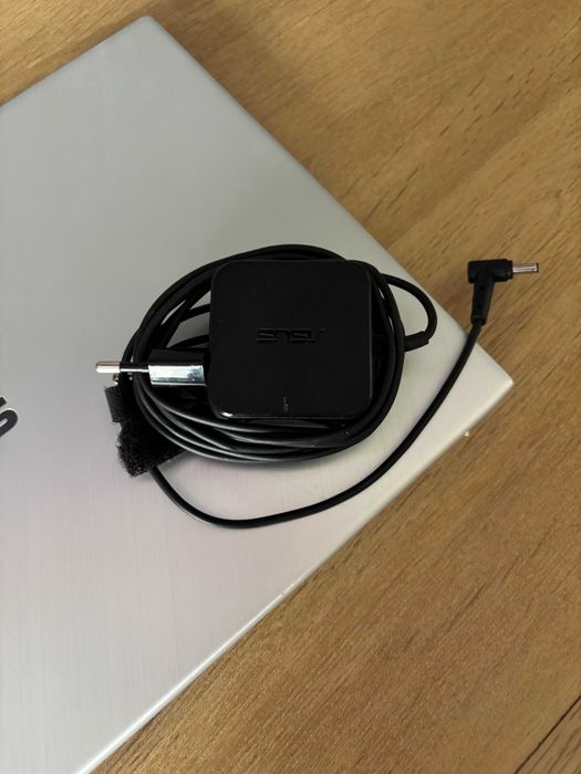 ASUS VivoBook 15