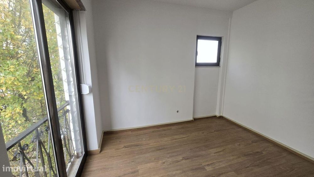 Apartamento T4 para Arrendamento – Bairro do Liceu, Setúbal Totalmente