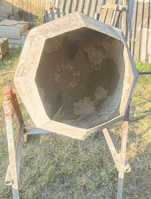 Бетонозмішувач ручний