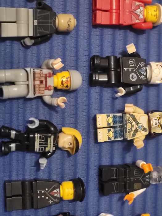 Zestaw figurek.  Lego I inne. 24 sztuki