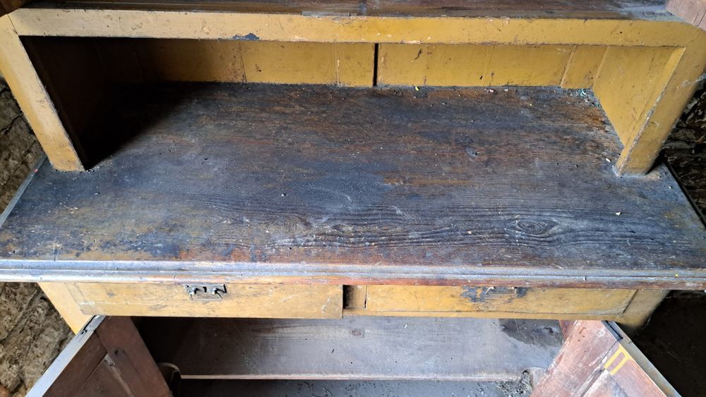 Stary kuchenny kredens do renowacji