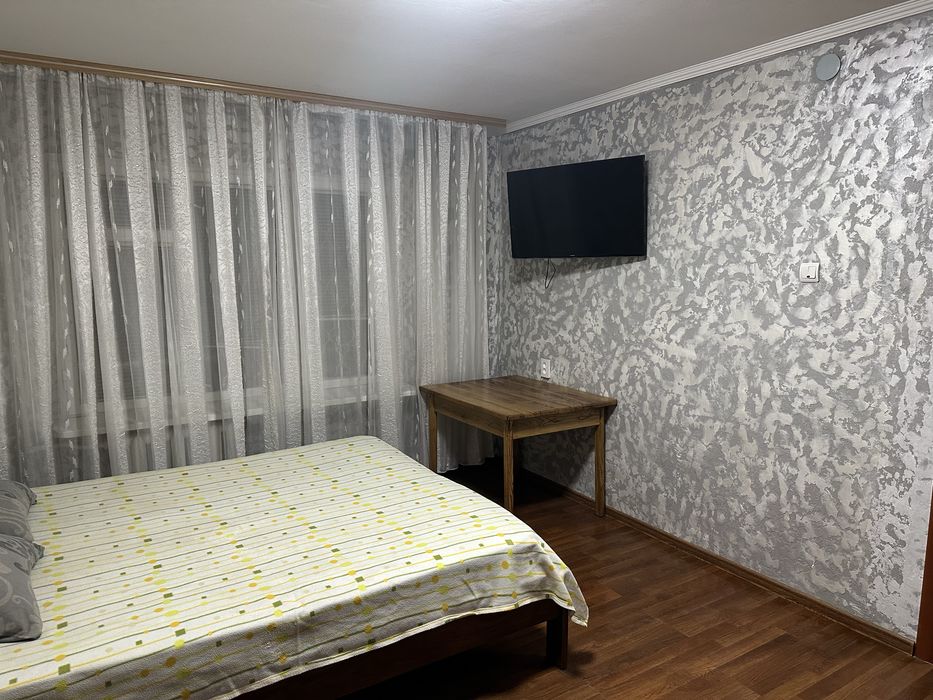 Квартира однокімна подобово.