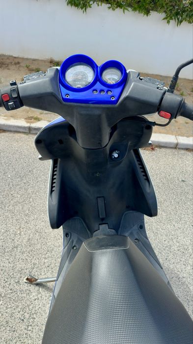 Yamaha Aerox YQ50 (2009) – Original + Escape LeoVince – Excelente Estado