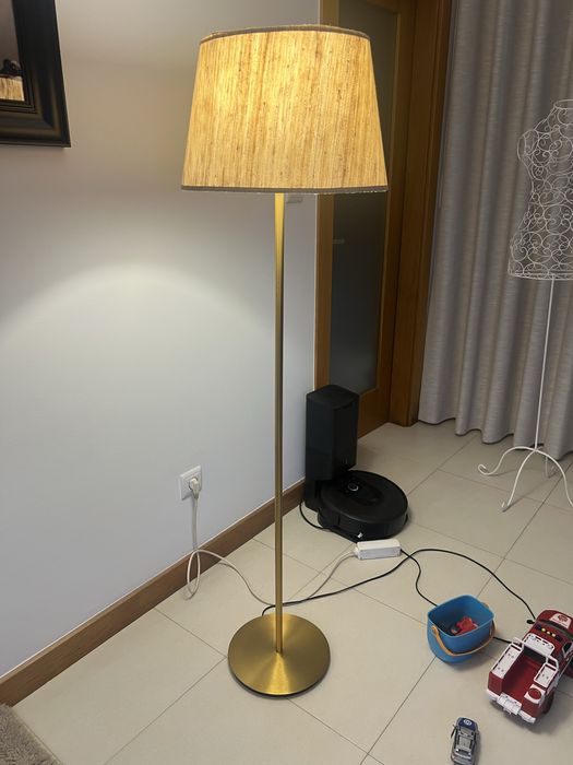 Candeeiros de pé em bronze