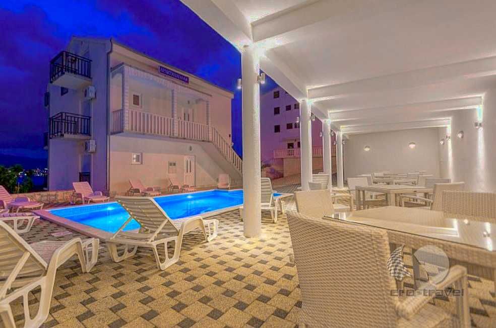 Apartament z basenem blisko plaży w Chorwacji