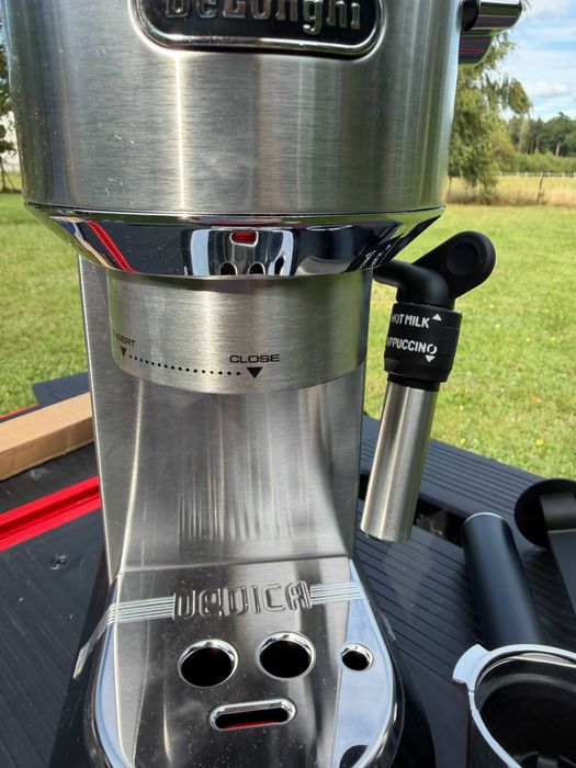 DeLonghi Dedica Style EC685.M ekspres kolbowy komplet