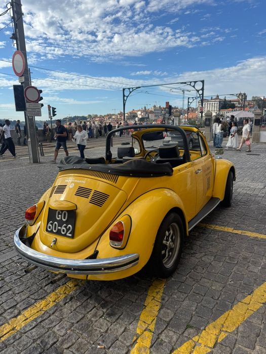VW Carocha Amarelo Clássico