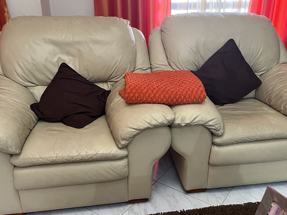 Sofá em pele genuína