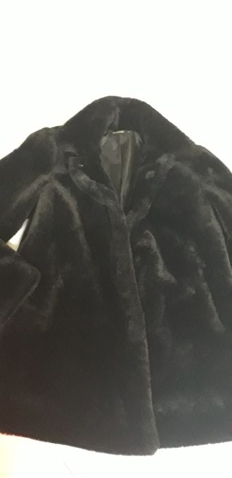Casaco de pêlo preto de senhora