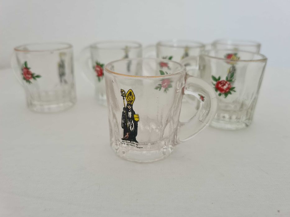 Canecas pequenas em vidro