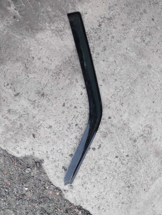 Правий вітровик на дверку Volkswagen T4.